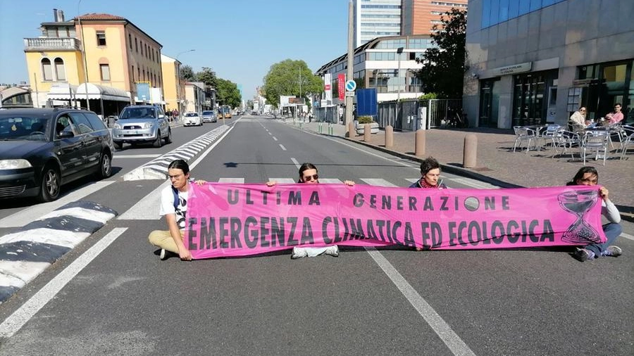 Attivisti di 'Ultima Generazione' hanno bloccato il traffico a Padova