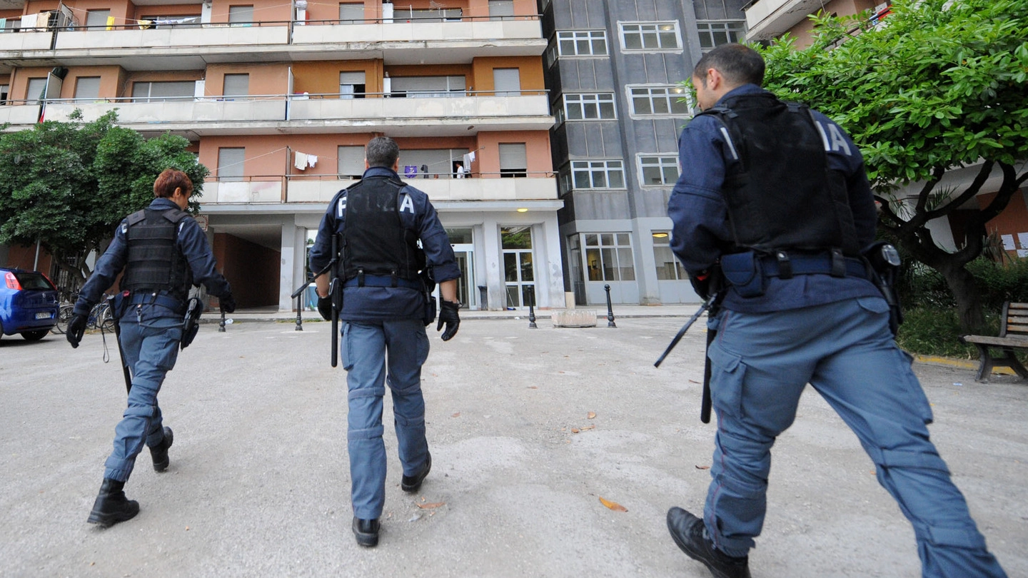 Controlli della polizia all’Hotel House di Porto Recanati (foto d’archivio)