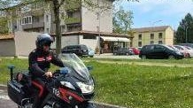 Aggredisce la madre, la nonna e pure i carabinieri: arrestato
