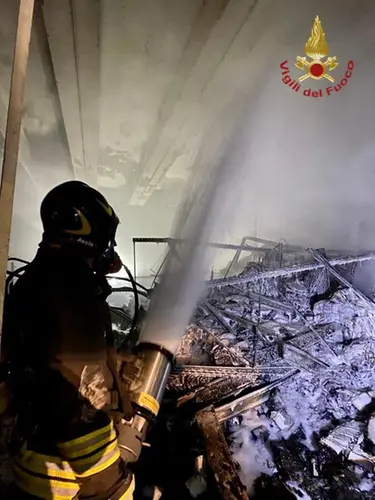 Treviso, incendio nell’azienda orafa Crysos: danni ingenti, nessun ferito