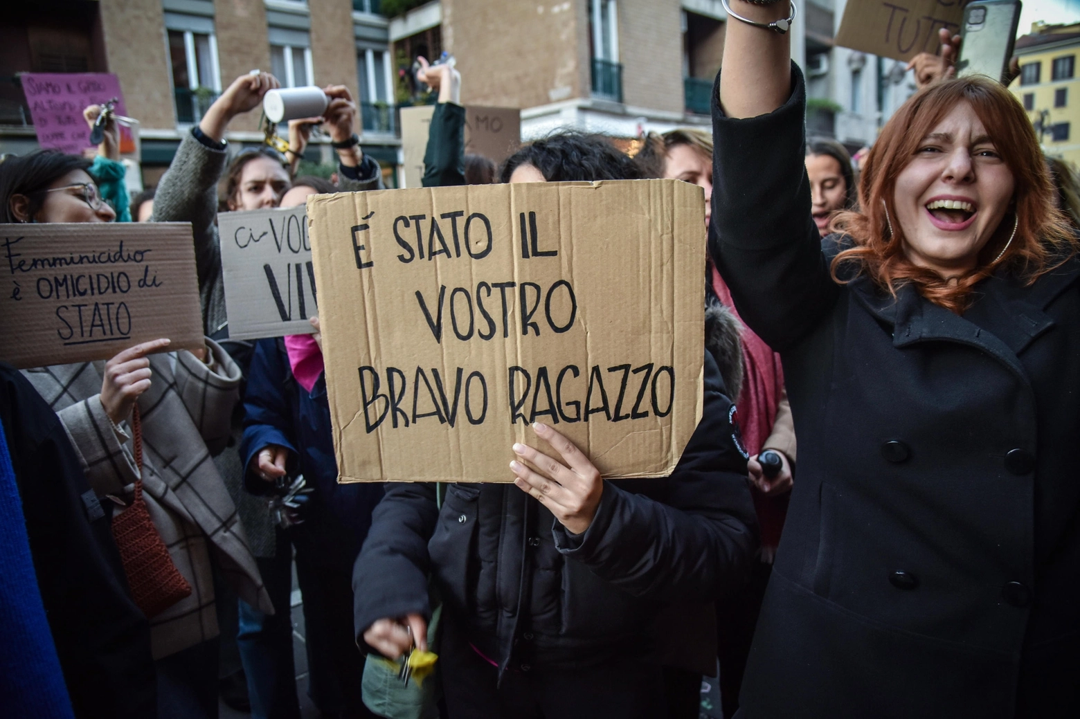 Flash mob davanti all'Università Statale di Milano per ricordare Giulia Cecchettin