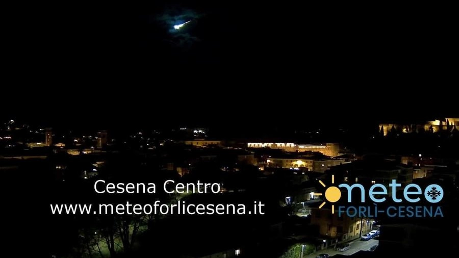Una delle immagini del passaggio del meteorite sulla Romagna
