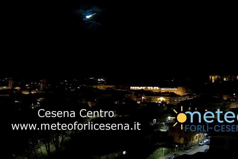 Una delle immagini del passaggio del meteorite sulla Romagna