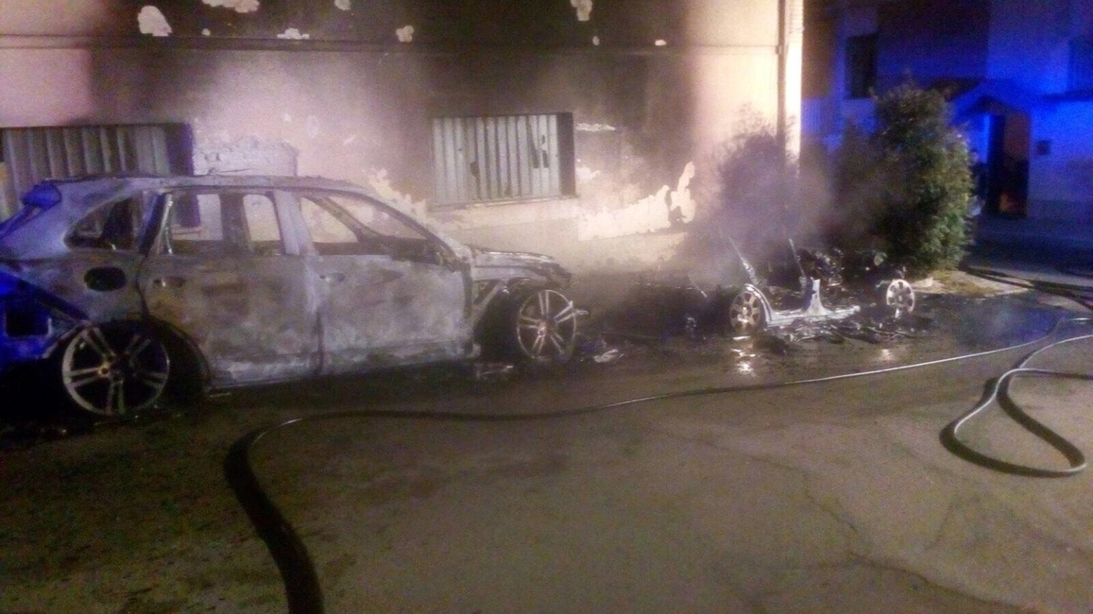 Le auto andate a fuoco (foto Zeppilli)