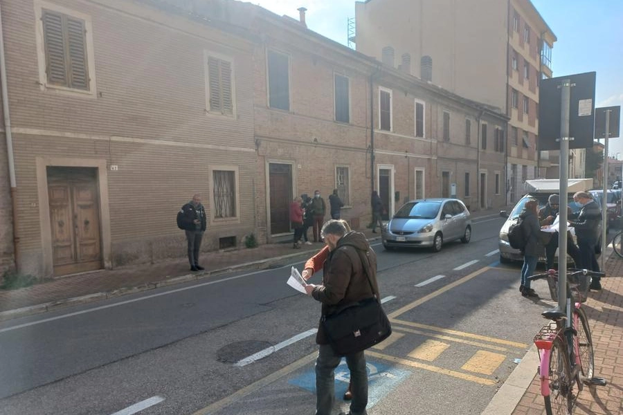 Terremoto a Pesaro, gente in strada