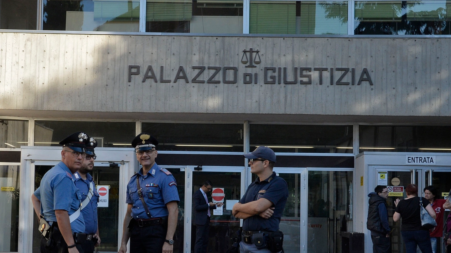 Dopo gli accertamenti, la donna è stata denunciata dai carabinieri alla procura di Macerata (foto Calavita)