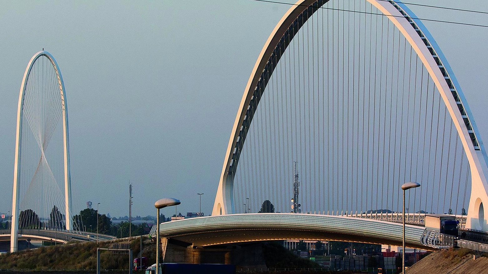 Uno dei ponti di Calatrava chiuso per 4 mesi  Via al cantiere per un nuovo manto stradale