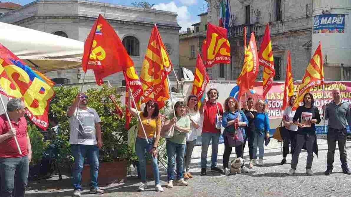 La protesta sindacale  "Servono salari adeguati"