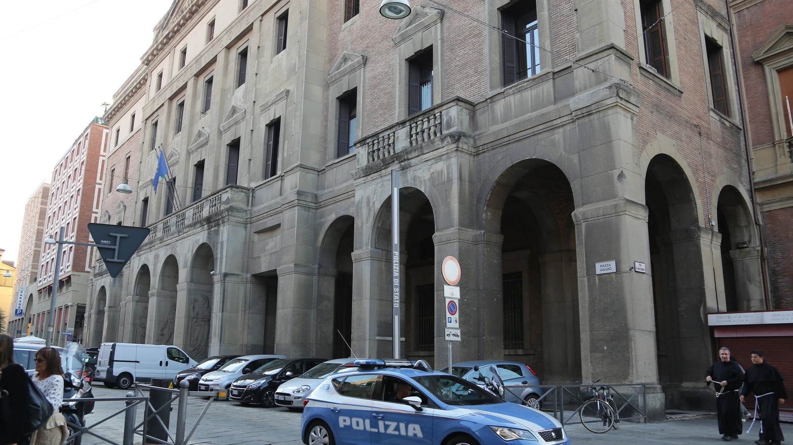 L'ingresso della Questura in piazza Galieo Galilei (foto Schicchi)