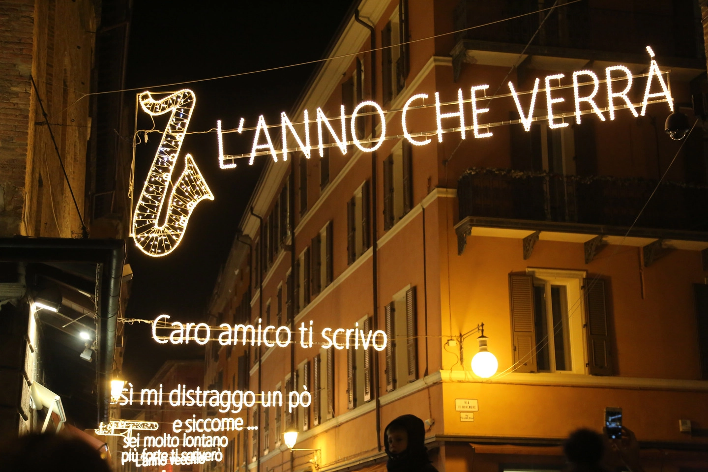 Le luminarie di via D'Azeglio dedicate al suo abitante più famoso