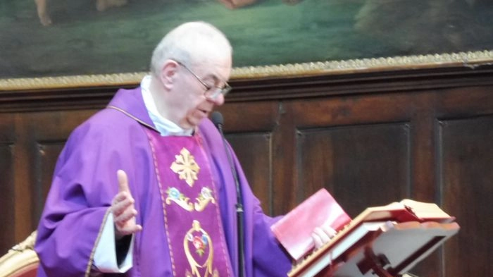 Monsignor Mario Furini è morto lunedì, tanta gente ai funerali in cattedrale