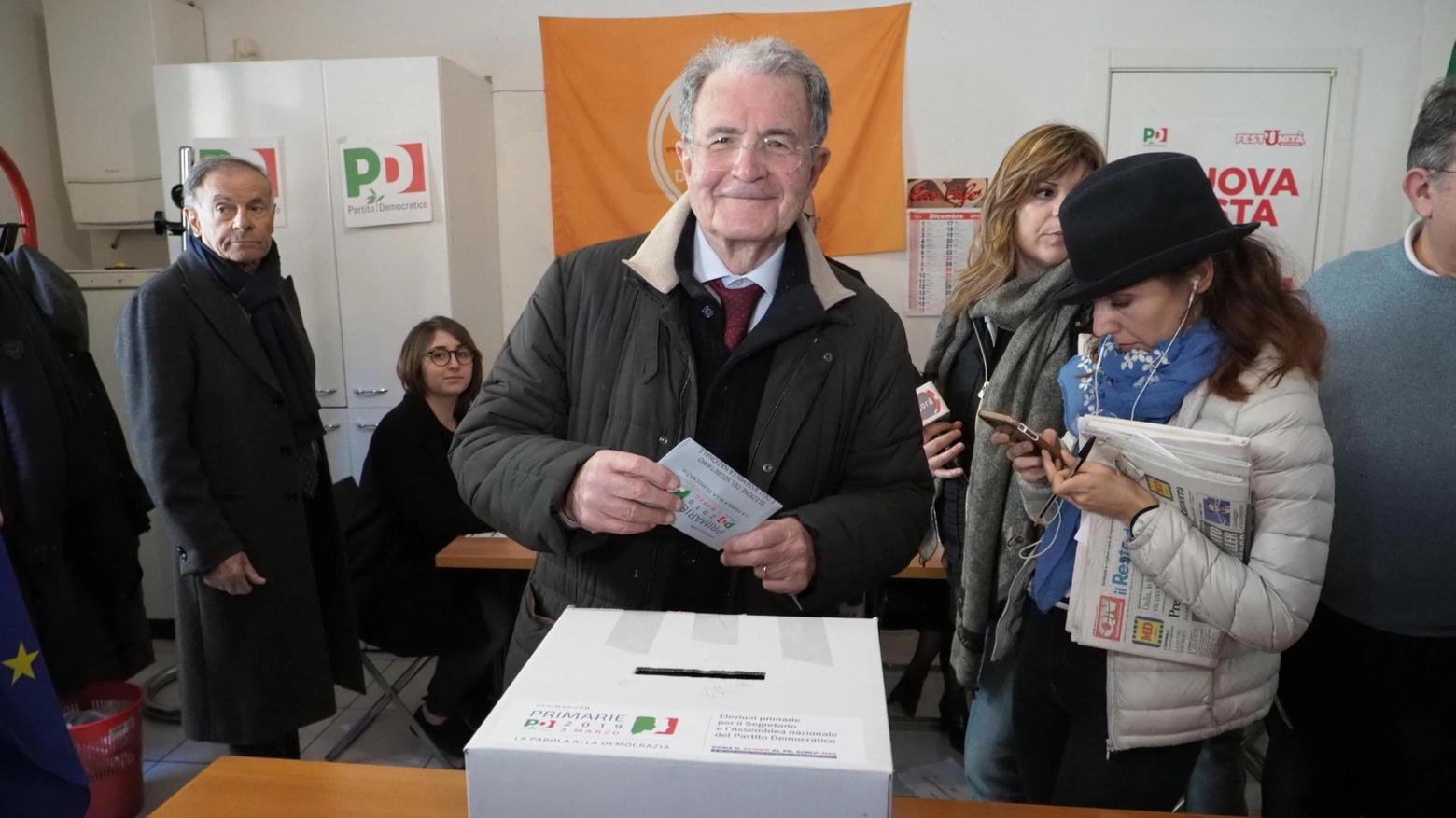 Romano Prodi al voto a Bologna (Ansa)