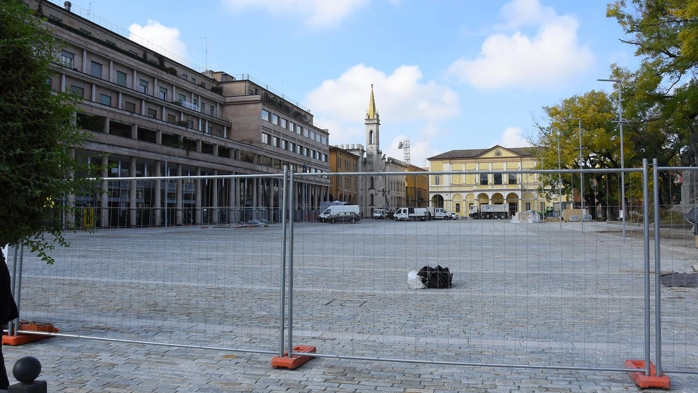 Lavori in piazza della Vittoria a Reggio Emilia (foto Artioli)