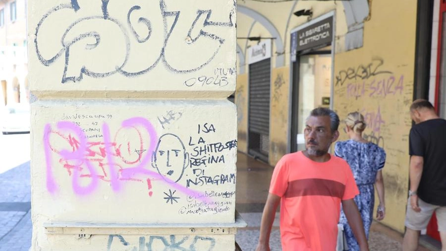 Il Comune ha stanziato 1,9 milioni per pulire i muri anche dei privati dai graffiti