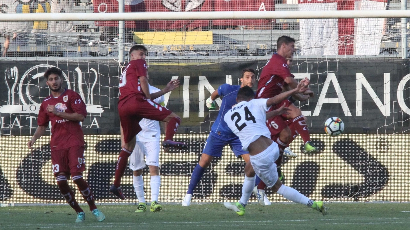 Il secondo gol dello Spezia siglato da Vignali che chiude di fatto il match: il guardiano granata Facchin non può nulla