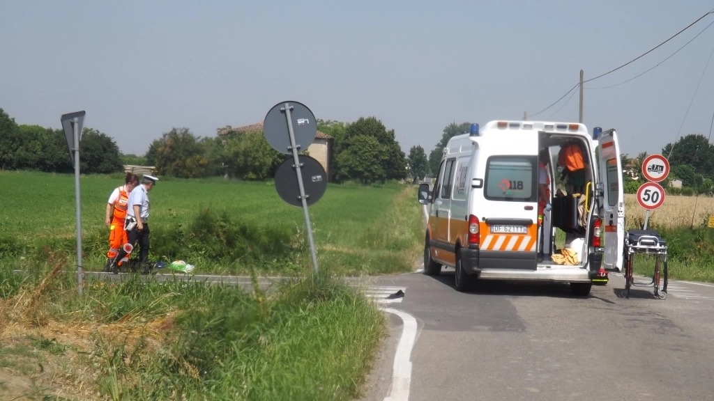 Incidente a Massa Lombarda, i soccorsi e i rilievi (foto Scardovi)