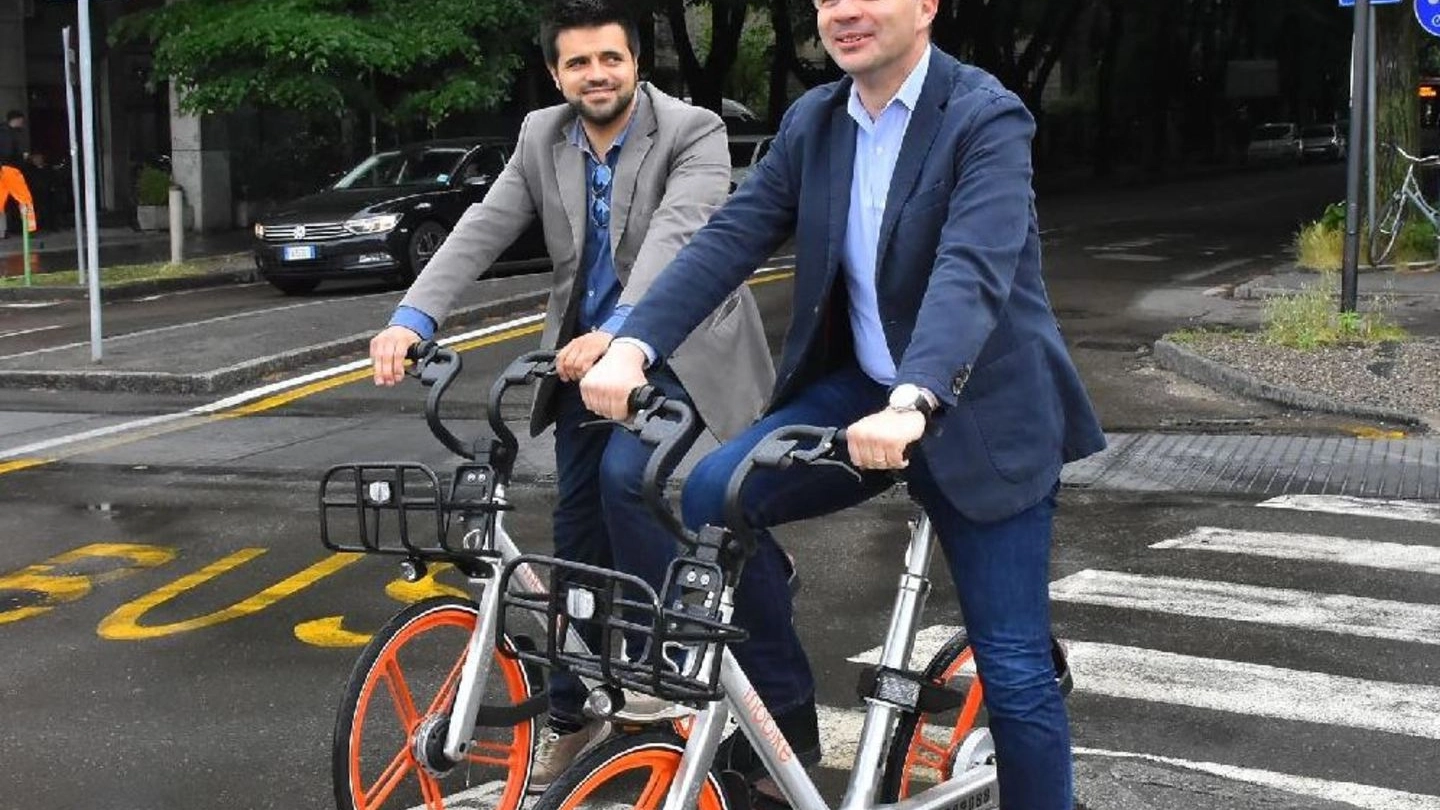 Il sindaco e l'assessore in bicicletta