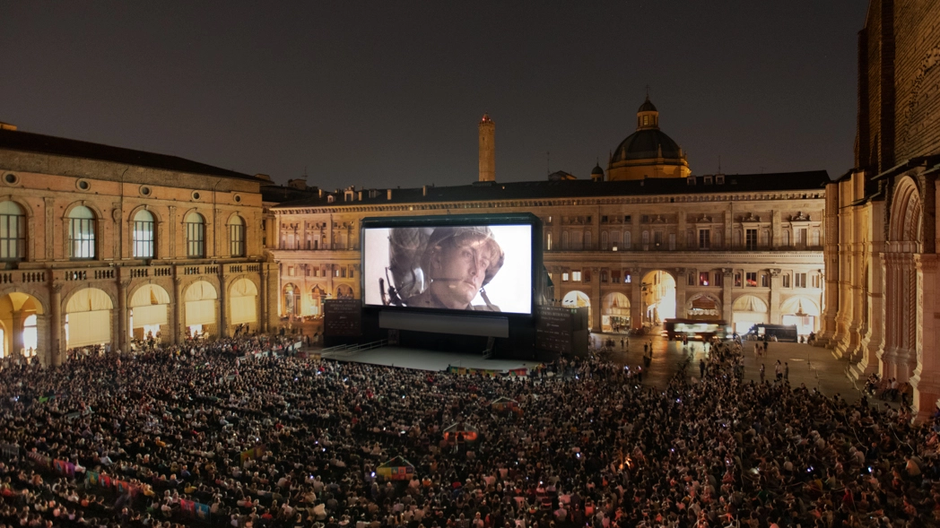 Bologna, il cinema in piazza Maggiore (foto di Lorenzo Burlando)