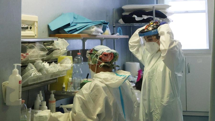 I sanitari del Versilia sono ora impegnati per per salvare madre e bambino