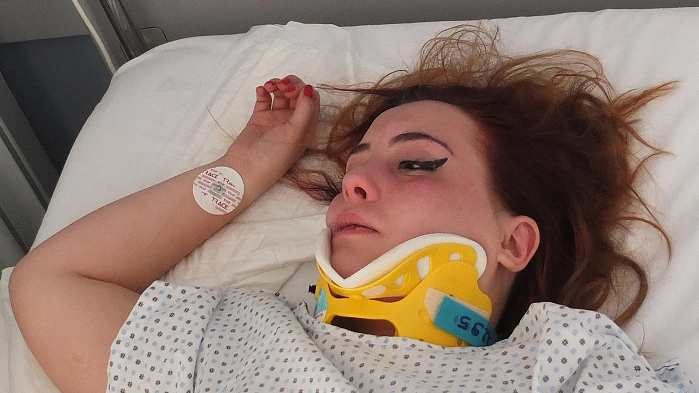 Chiara Bruni, 18 anni, nel letto d’ospedale