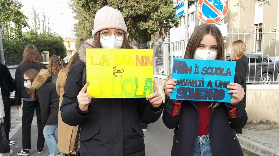 Scuola e proteste, alcune delle studentesse che ieri hanno manifestato a Senigallia