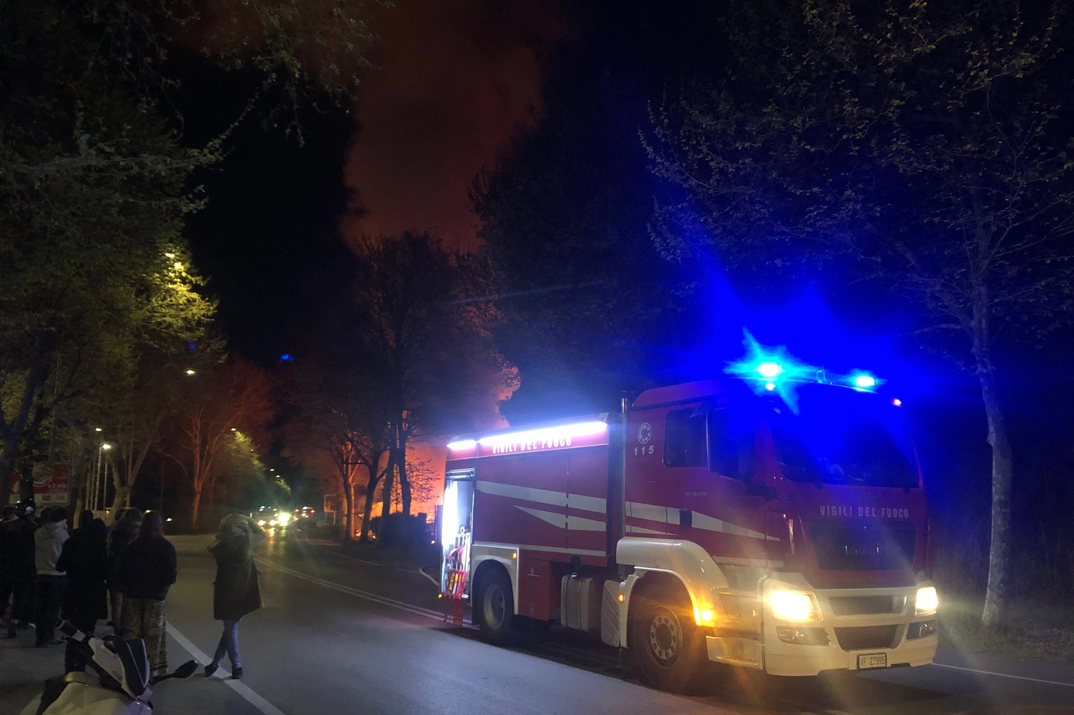 L’incendio che ha distrutto Modernariato Pesaro 