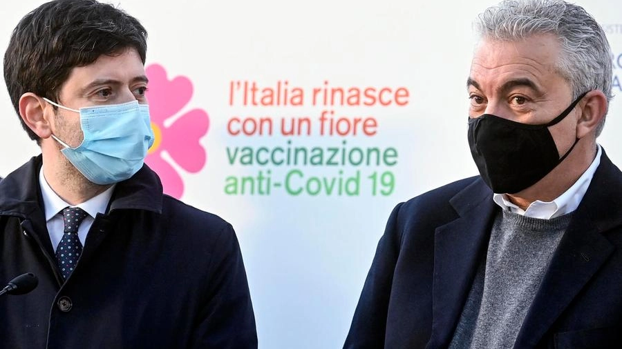 Il commissario straordinario Domenico Arcuri (a destra) col ministro della Salute Roberto 