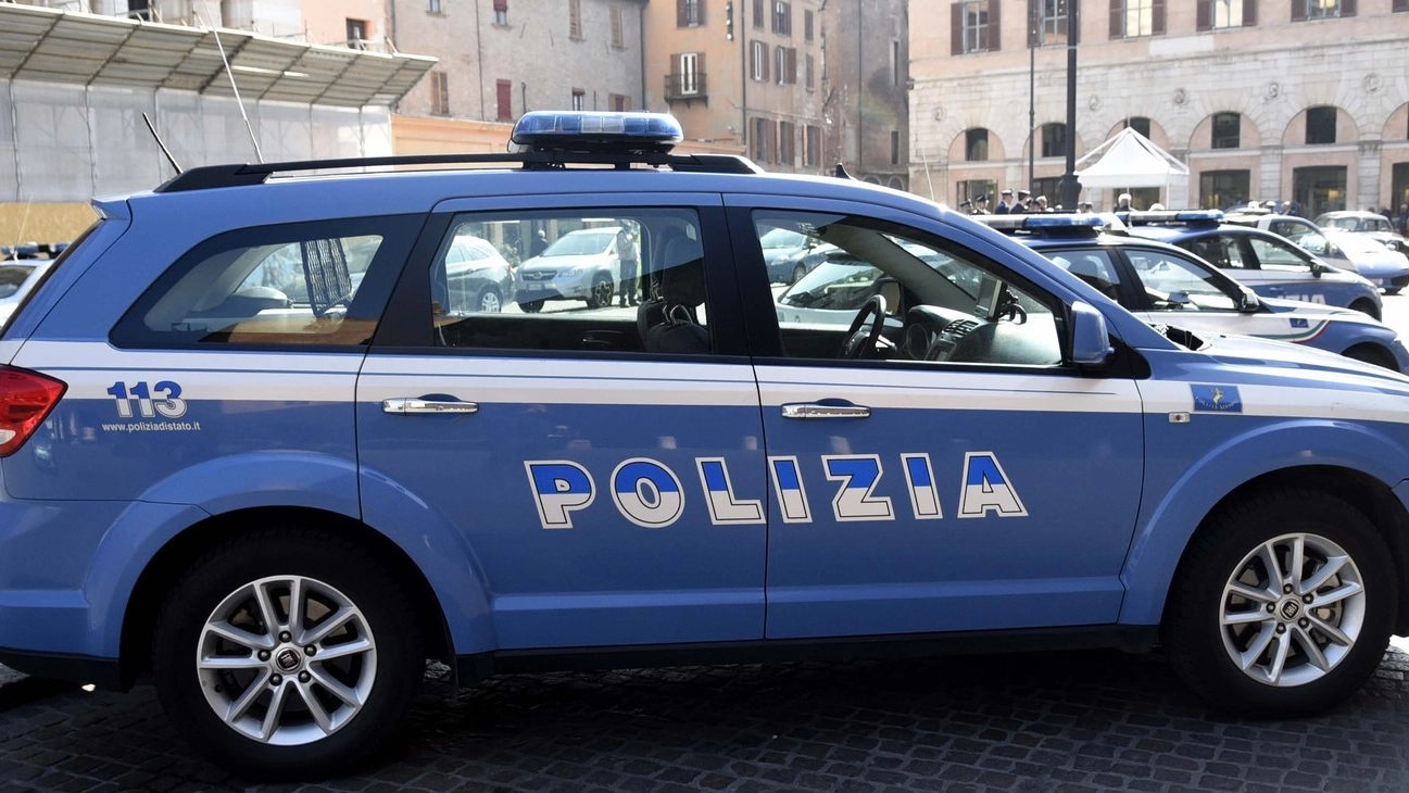 Una pattuglia della Polizia in piazza Trento Trieste (foto archivio Businesspress)