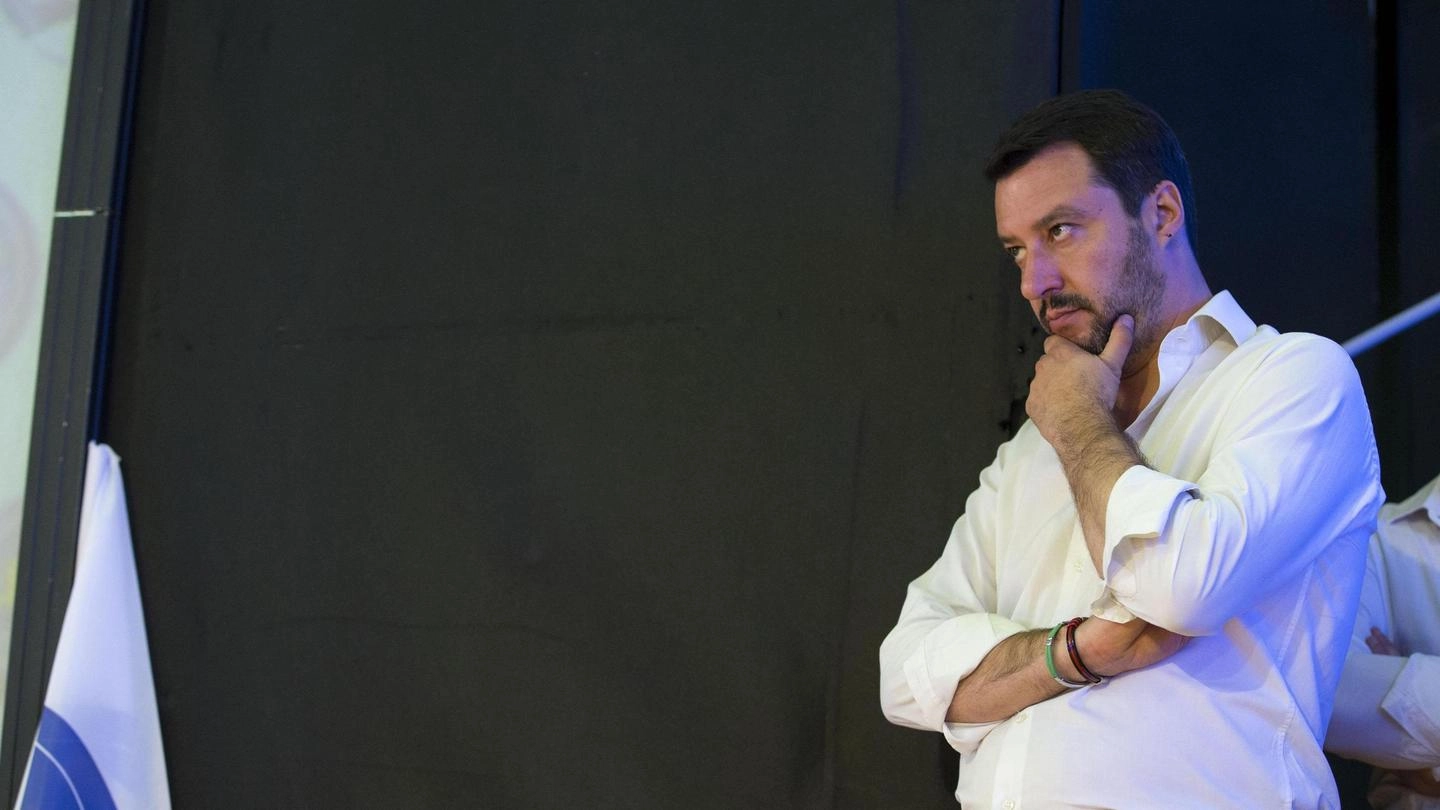 Salvini ha invitato i suoi seguaci a telefonare al Comune di Bologna, dando però il numero sbagliato (Foto Ansa)