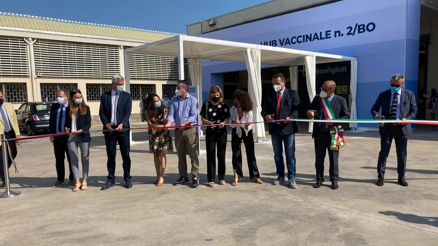 L'inaugurazione dell'hub vaccinale