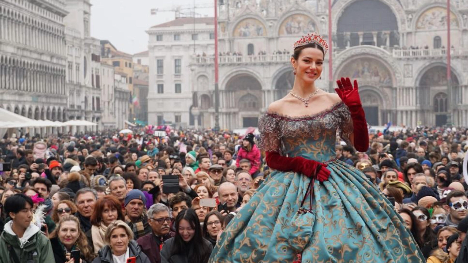 Carnevale Venezia, chiusura in Canal grande con Beatrice Raffael, Maria 2023