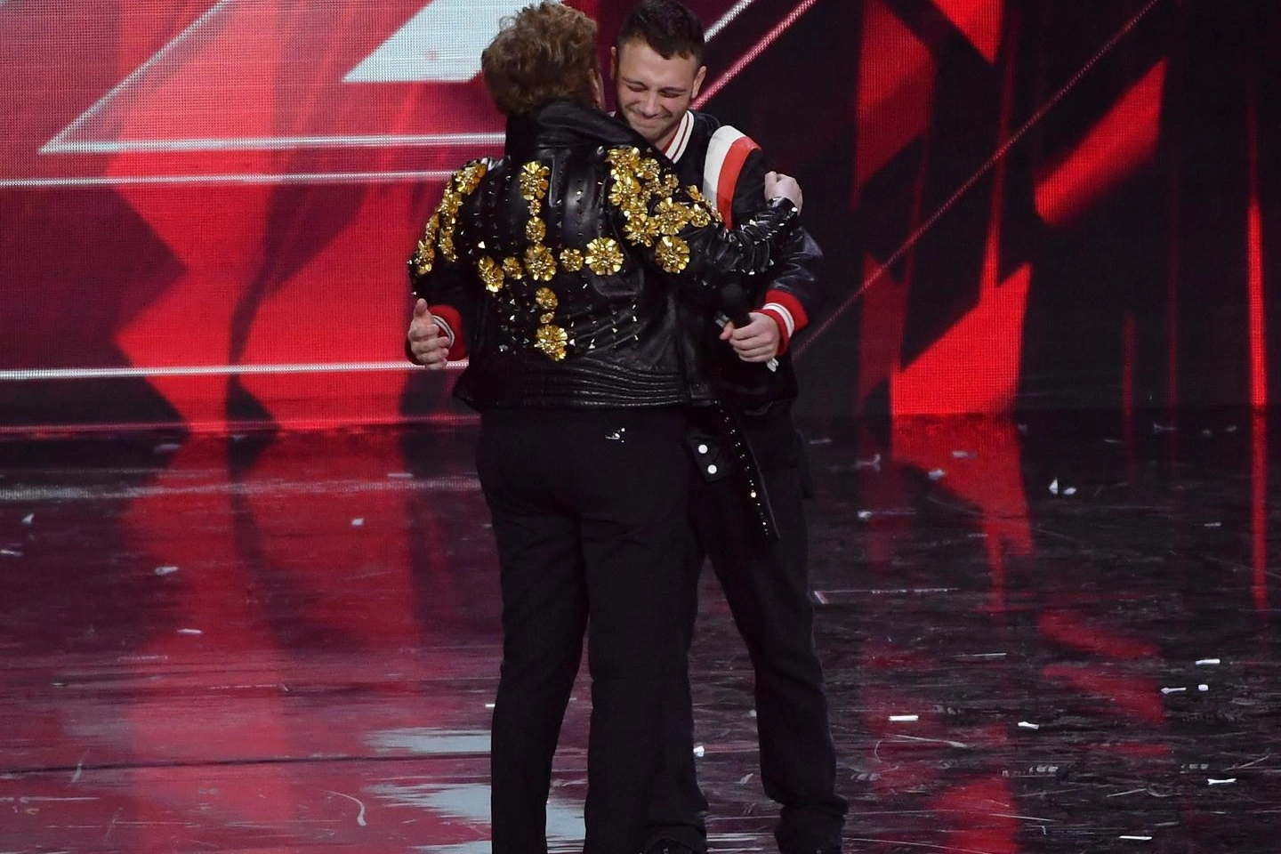X Factor 2018, il vincitore Anastasio abbraccia Mara Maionchi (Ansa)