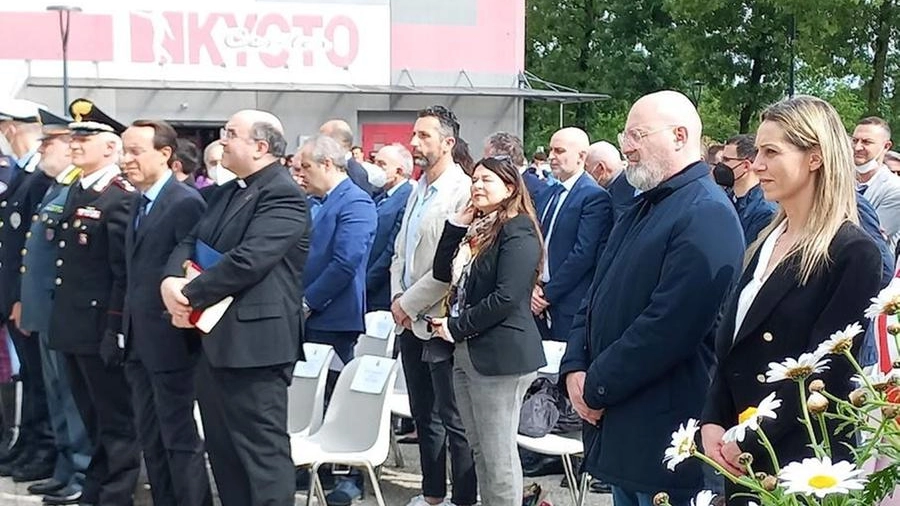 Valentina Vezzali con Bonaccini e altre autorità