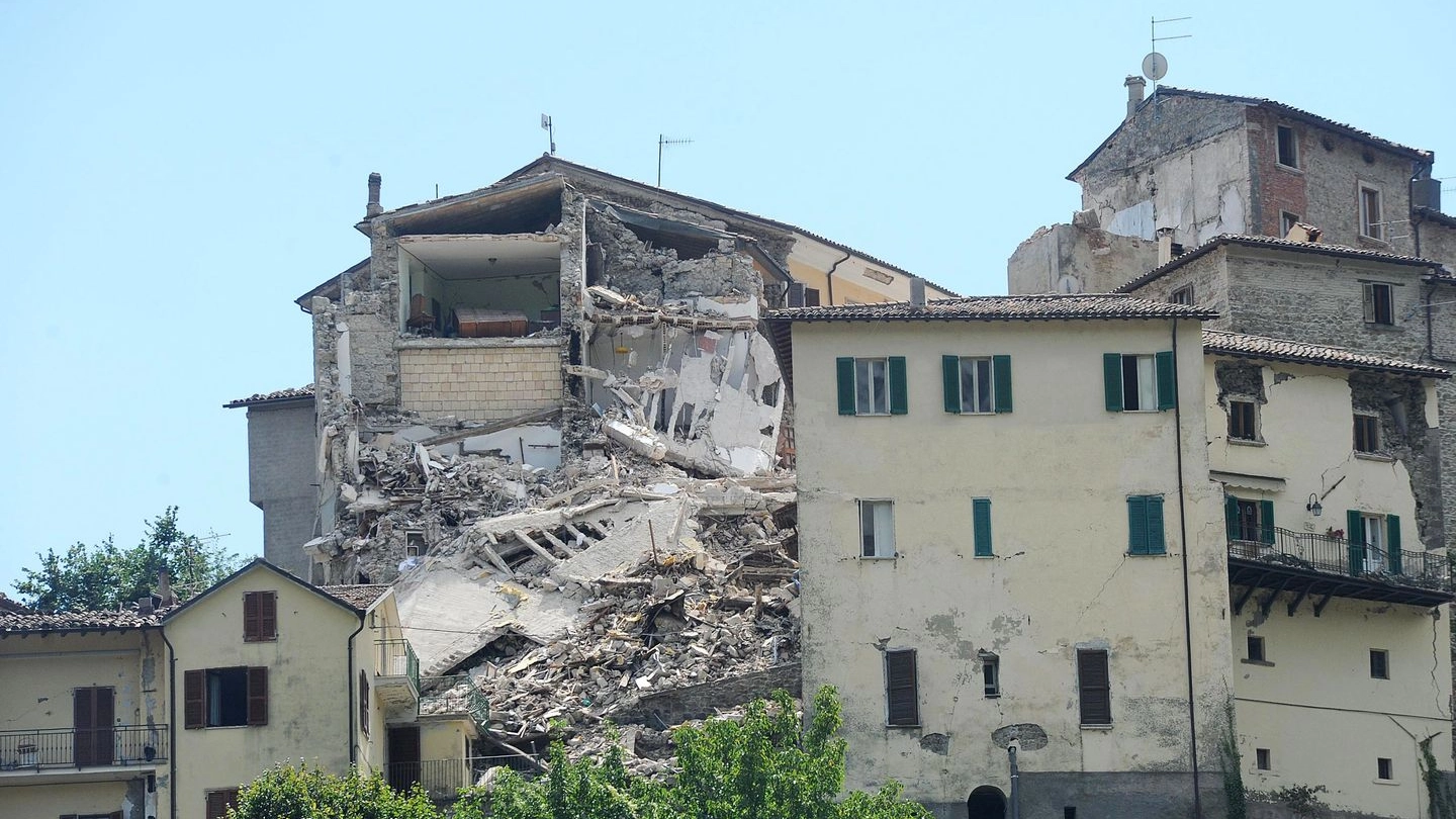 Terremoto, la Procura apre un'inchiesta sul sisma che ha devastato l'Ascolano (Foto Afp)