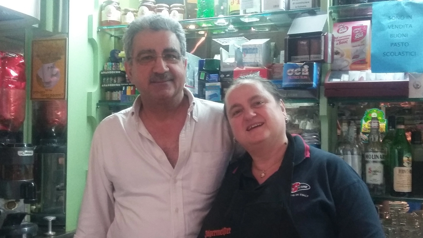 I titolari del bar Carla e Mostafa (foto Gentili)