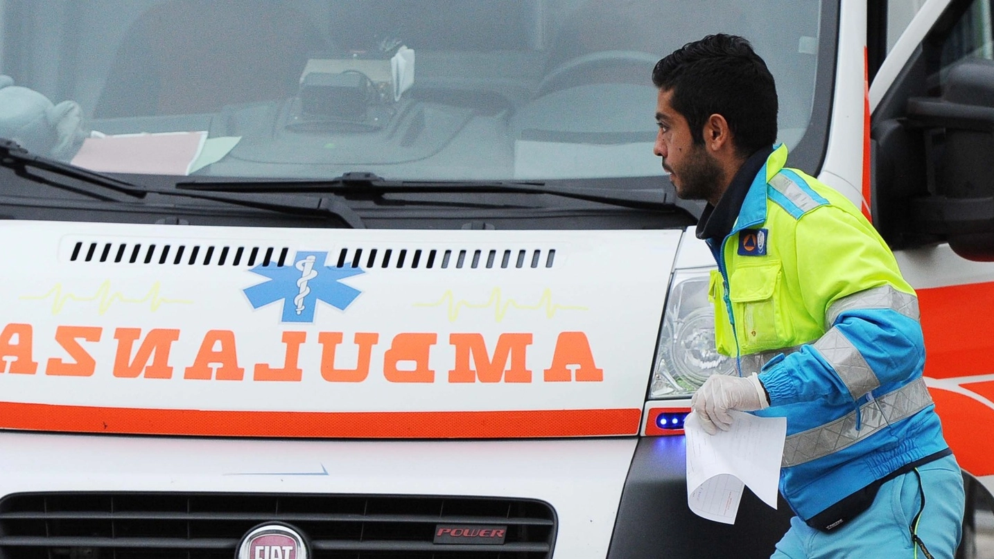 L’uomo è stato trasferito d’urgenza in ambulanza all’ospedale di Torrette (archivio)