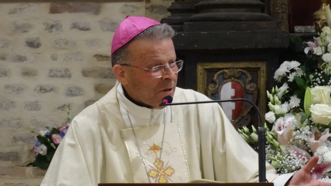 Il vescovo Armando Trasarti