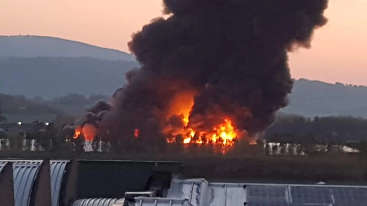 Incendio alla Tontarelli di Castelfidardo il 16 aprile 2019