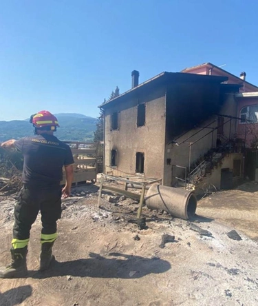 Incendio ad Ascoli, l'appello: "Non abbiamo più niente, aiutateci"