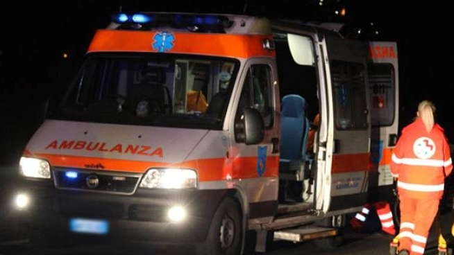 Il 52enne è stato trasportato in ambulanza all'ospedale Torrette