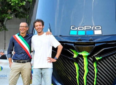 Valentino Rossi: svelato il casco della leggenda a Pesaro