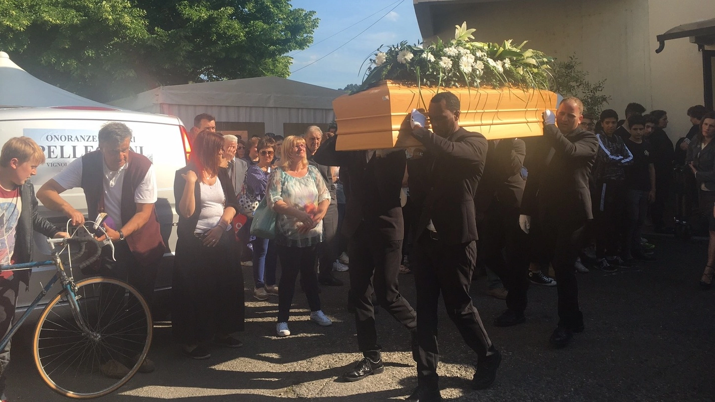 I funerali di Beatrice Barsellotti, morta a 14 anni per un malore (Foto Gagliardelli)
