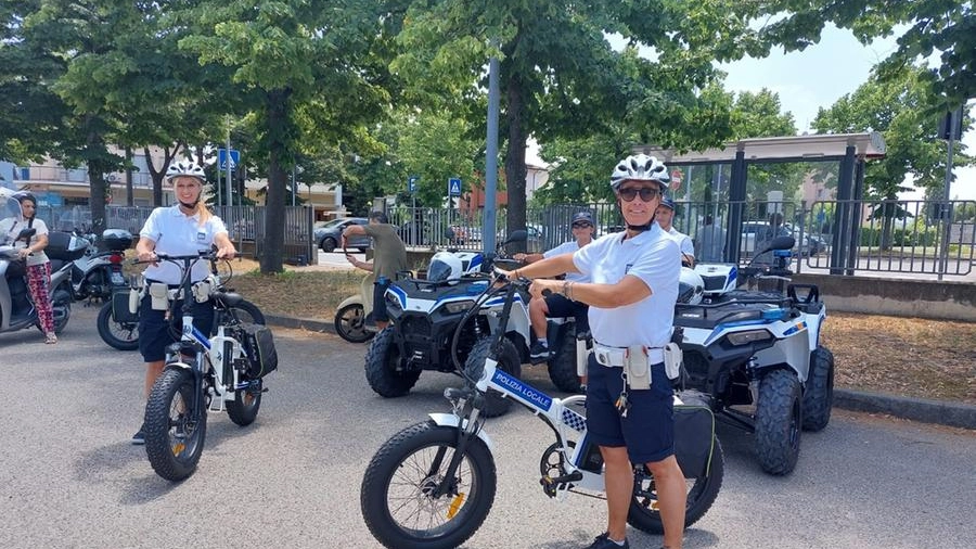 Le nuove bici in dotazione ai vigili a Rimini