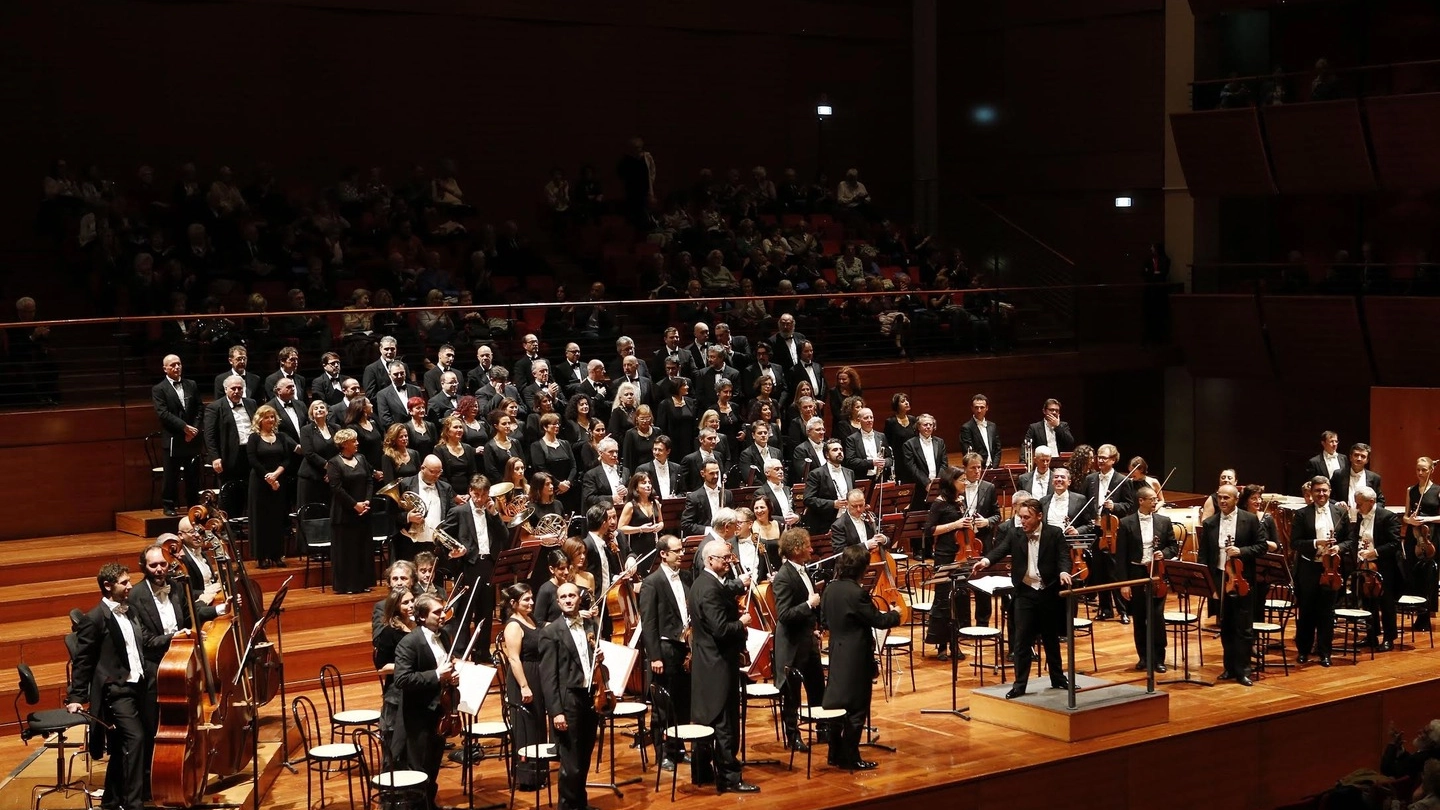 Orchestra e coro del Comunale diretti da Michele Mariotti martedì sera a Torino (@Pasquale Juzzolino)