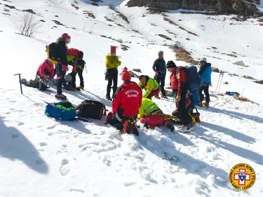 Bologna, escursionista cade e precipita per cento metri al Corno alle Scale: ferito