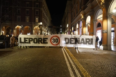 Città 30 e proteste oggi a Bologna, cortei fino alla stazione