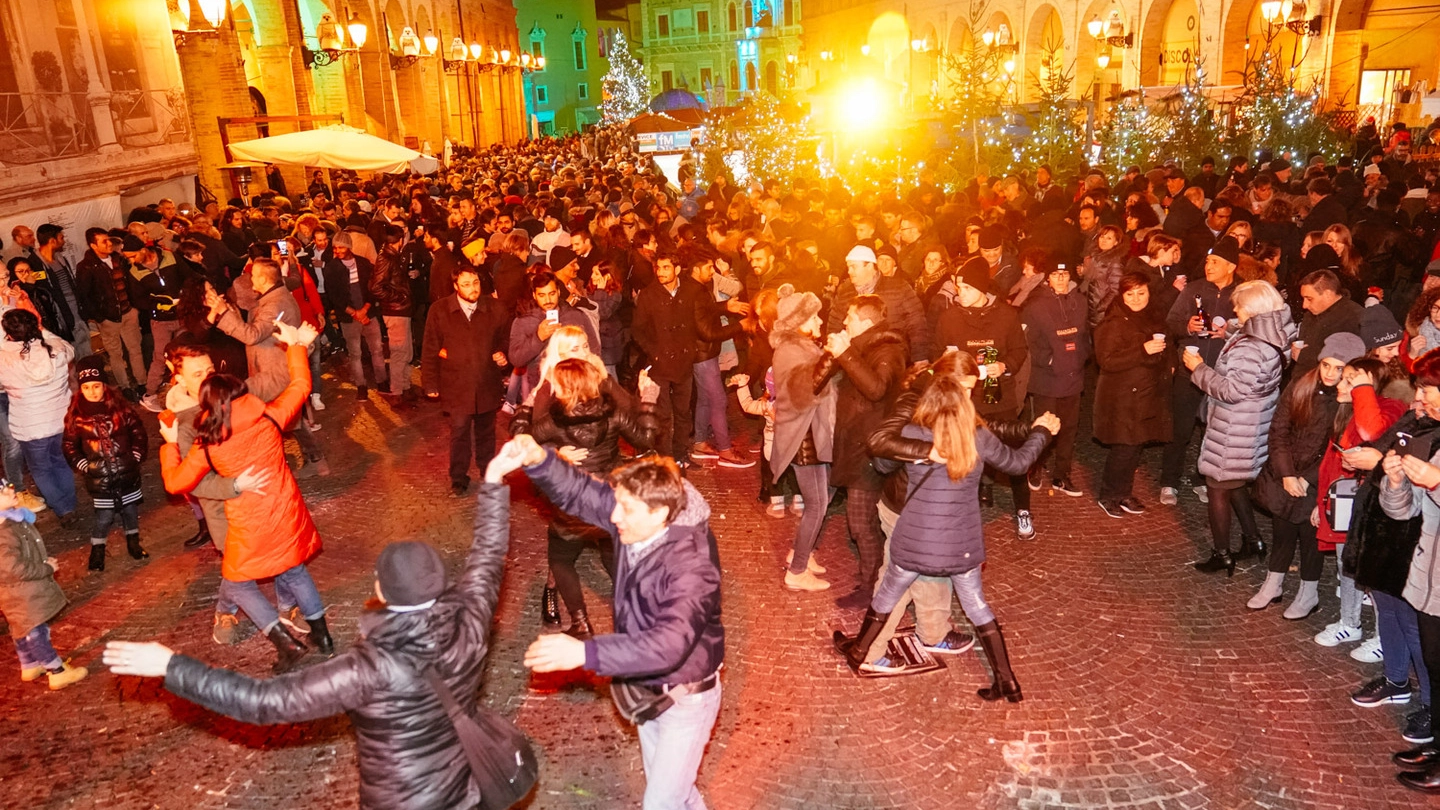 Capodanno in piazza a Fermo (Foto Zeppilli)