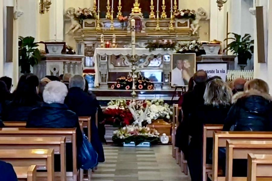 I funerali a Casamicciola, (isola d'Ischia Napoli), per Elena e Salvatore