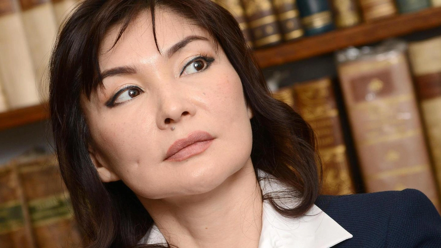 Alma Shalabayeva, la moglie del dissidente kazako Ablyazov espulsa dall’Italia, messa su un aereo e rispedita in Kazakistan
