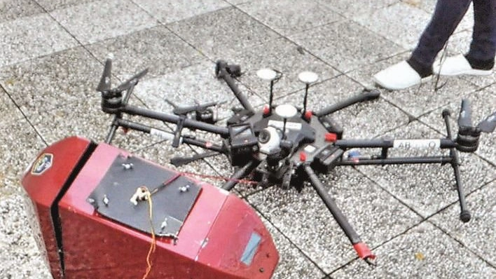 Riccione, drone precipita sul tetto di un albergo 